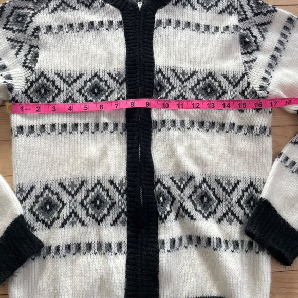 Vintage 1960s Fair Isle Nordic Cardigan Sweater Small Black White Cottagecore - Picture 8 of 10